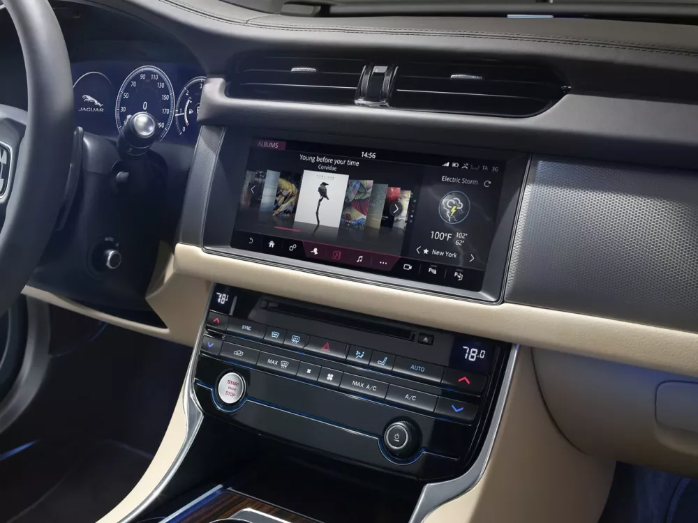 Автомобиль Jaguar XF II Седан
