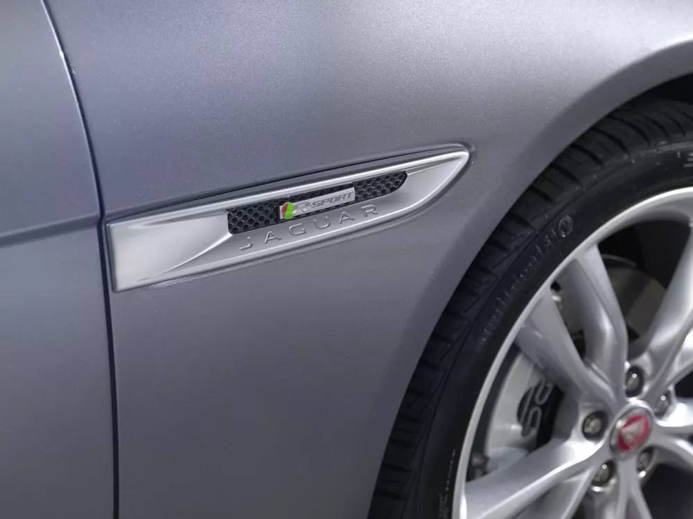 Автомобиль Jaguar XF II Седан