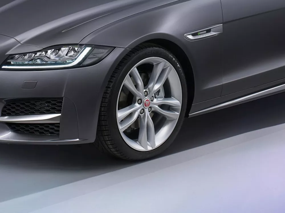Автомобиль Jaguar XF II Седан