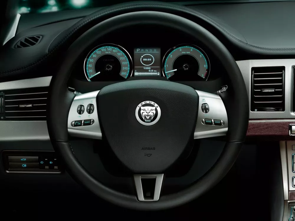 Автомобиль Jaguar XF I Седан
