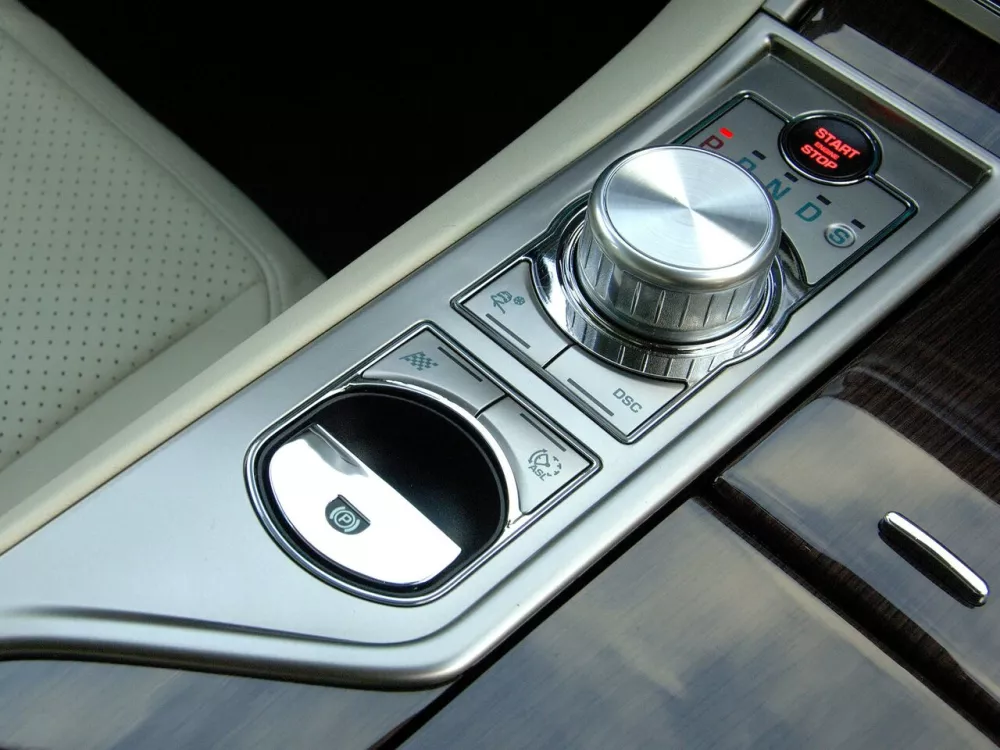 Автомобиль Jaguar XF I Седан