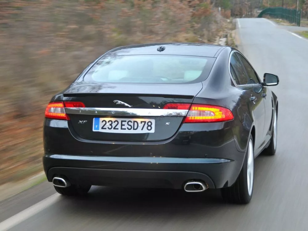 Автомобиль Jaguar XF I Седан