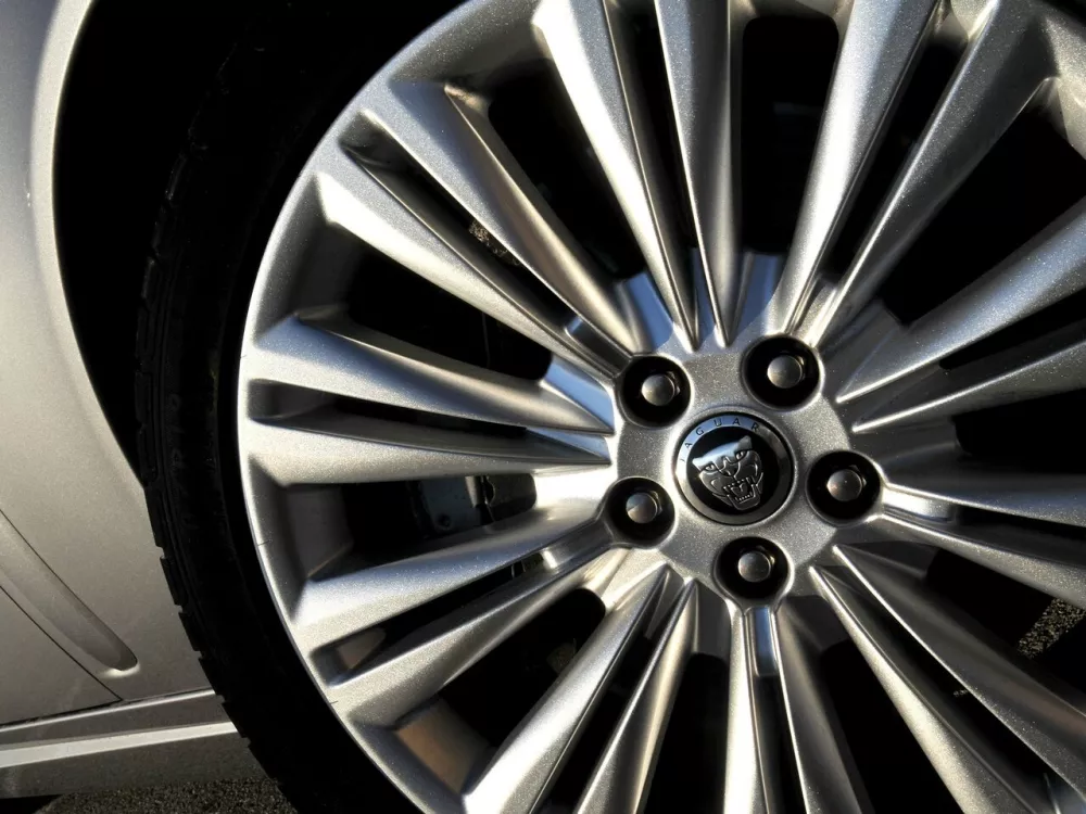 Автомобиль Jaguar XF I Седан