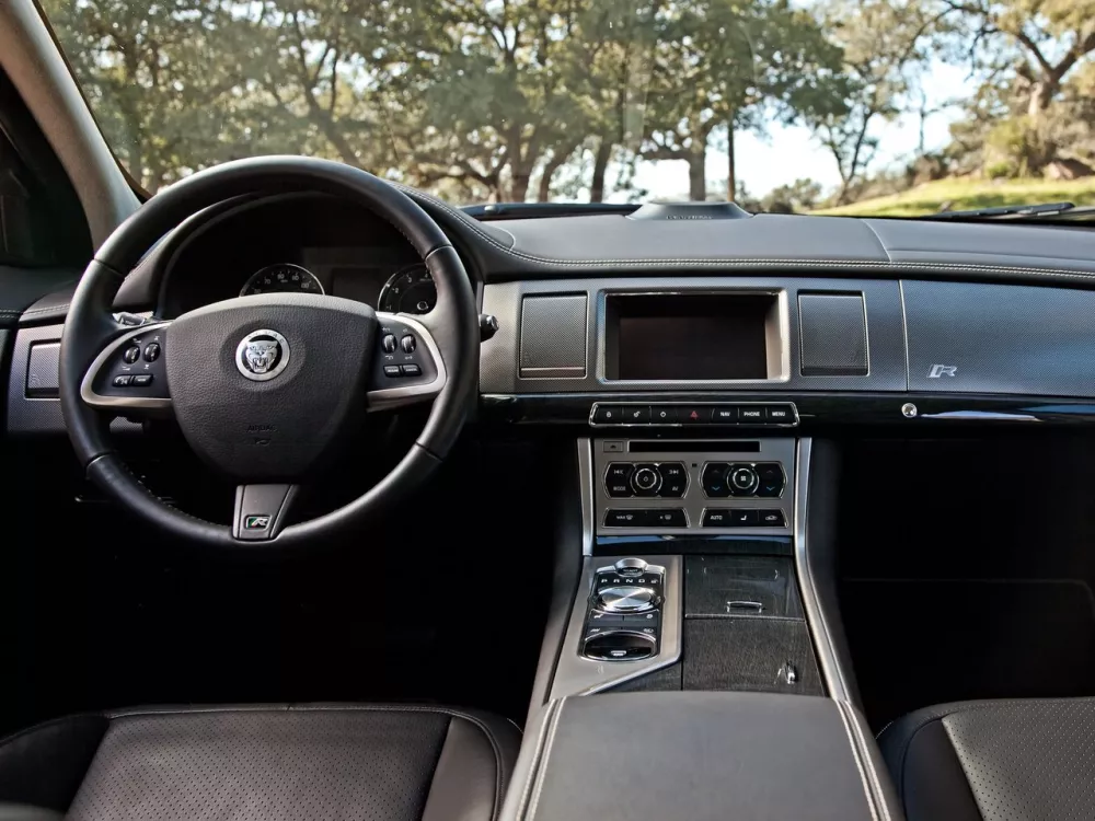 Автомобиль Jaguar XFR I Рестайлинг Седан