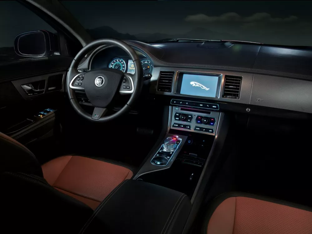 Автомобиль Jaguar XFR I Рестайлинг Седан
