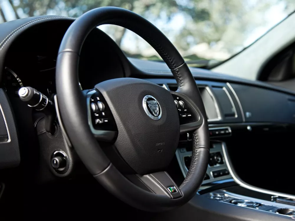 Автомобиль Jaguar XFR I Рестайлинг Седан