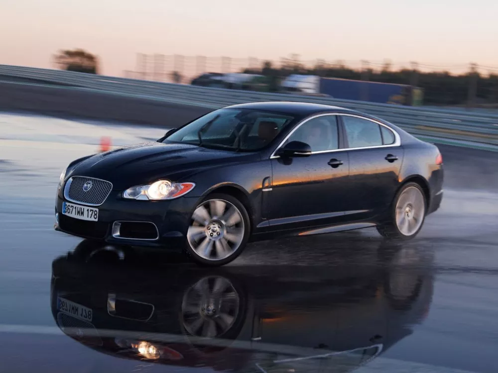 Автомобиль Jaguar XFR I Седан