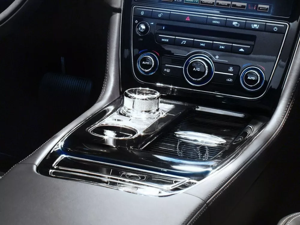 Автомобиль Jaguar XJ IV (X351) Седан