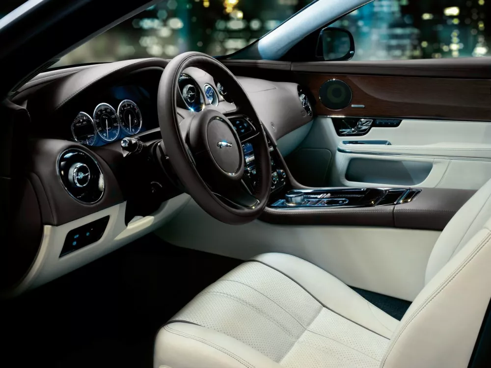Автомобиль Jaguar XJ IV (X351) Седан