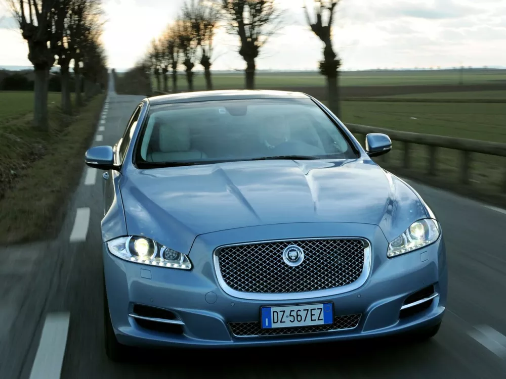 Автомобиль Jaguar XJ IV (X351) Седан