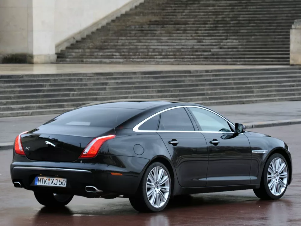 Автомобиль Jaguar XJ IV (X351) Седан