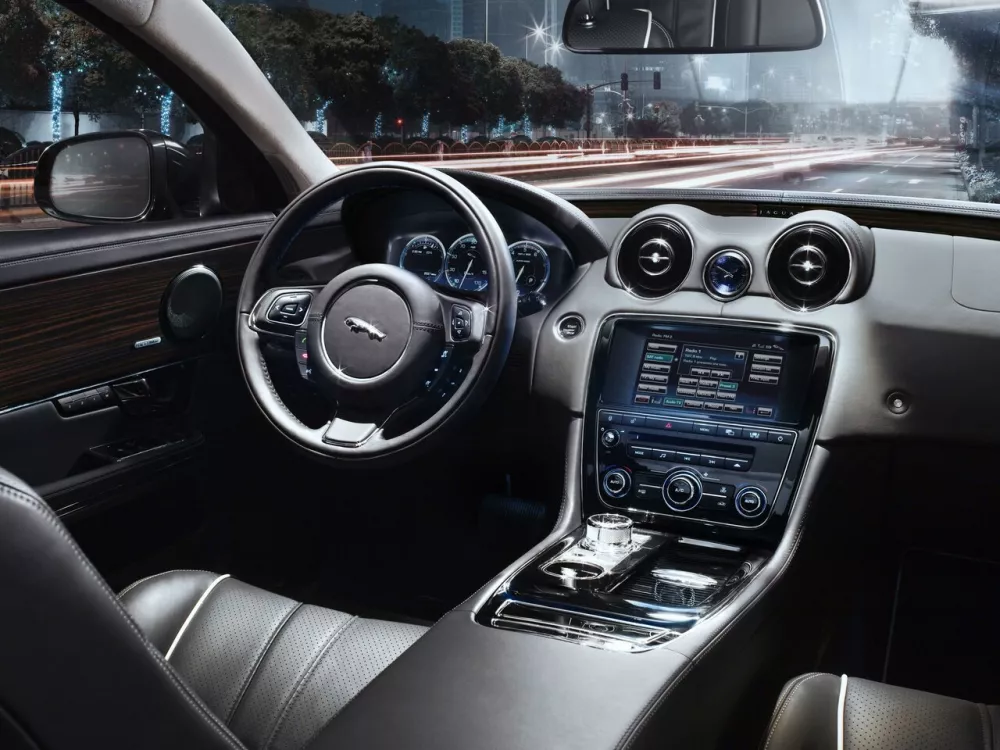 Автомобиль Jaguar XJ IV (X351) Седан