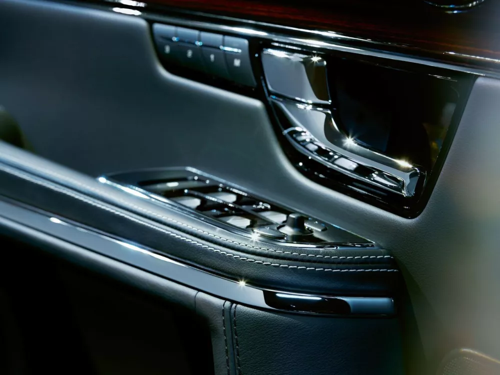 Автомобиль Jaguar XJ IV (X351) Седан