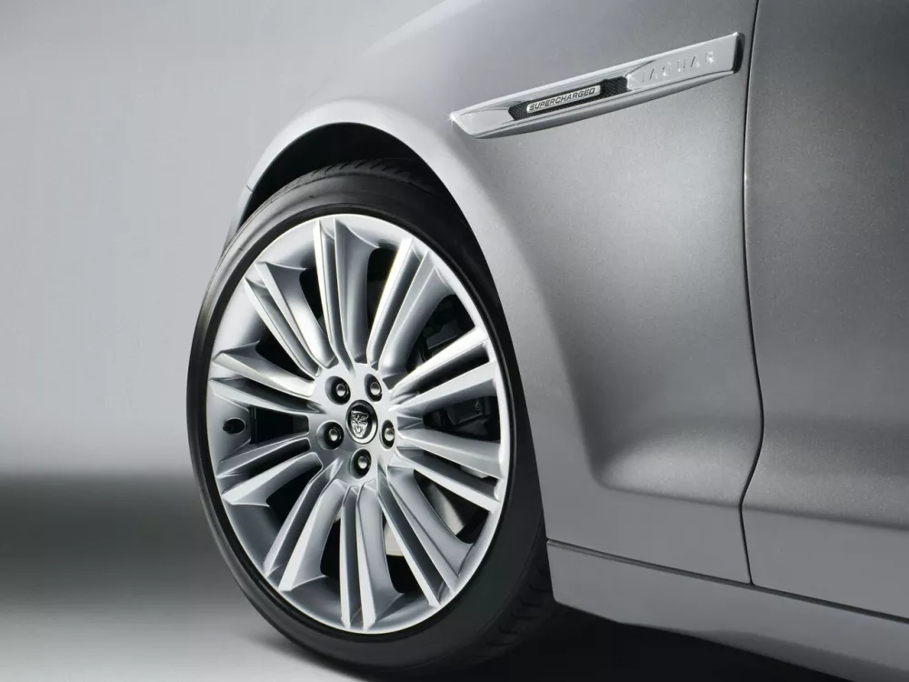 Автомобиль Jaguar XJ IV (X351) Седан