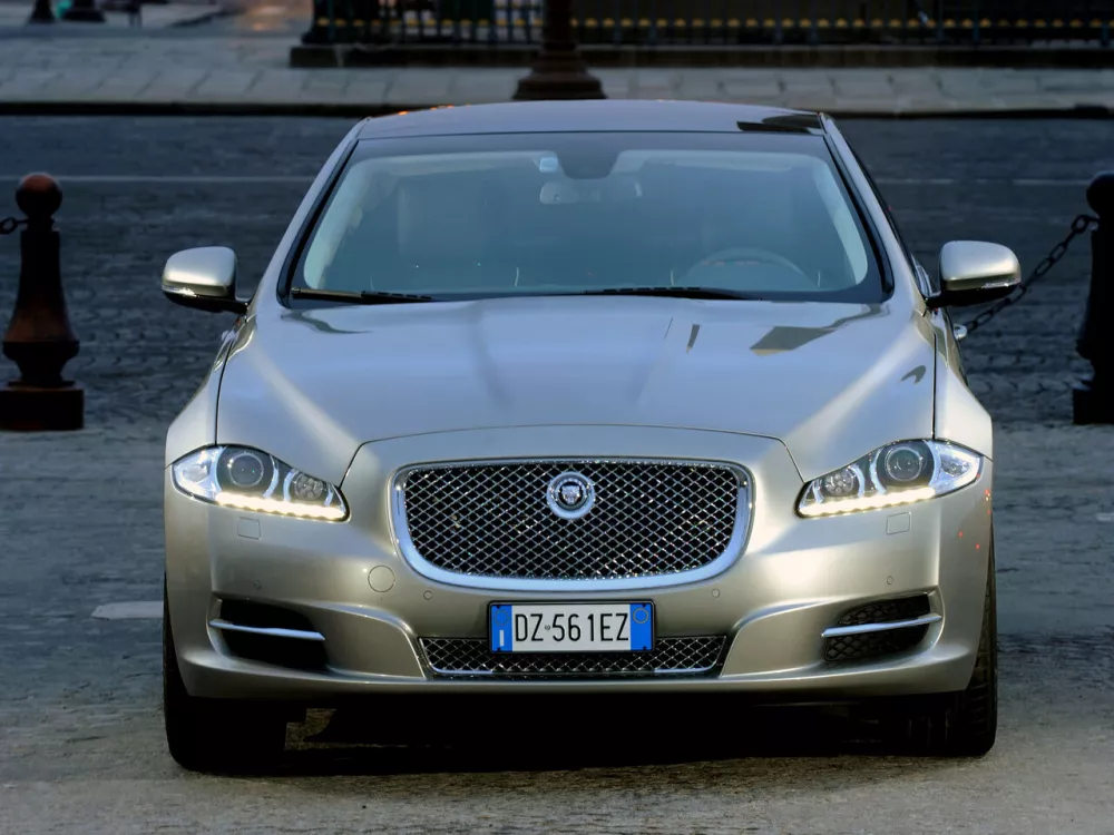 Автомобиль Jaguar XJ IV (X351) Седан Long