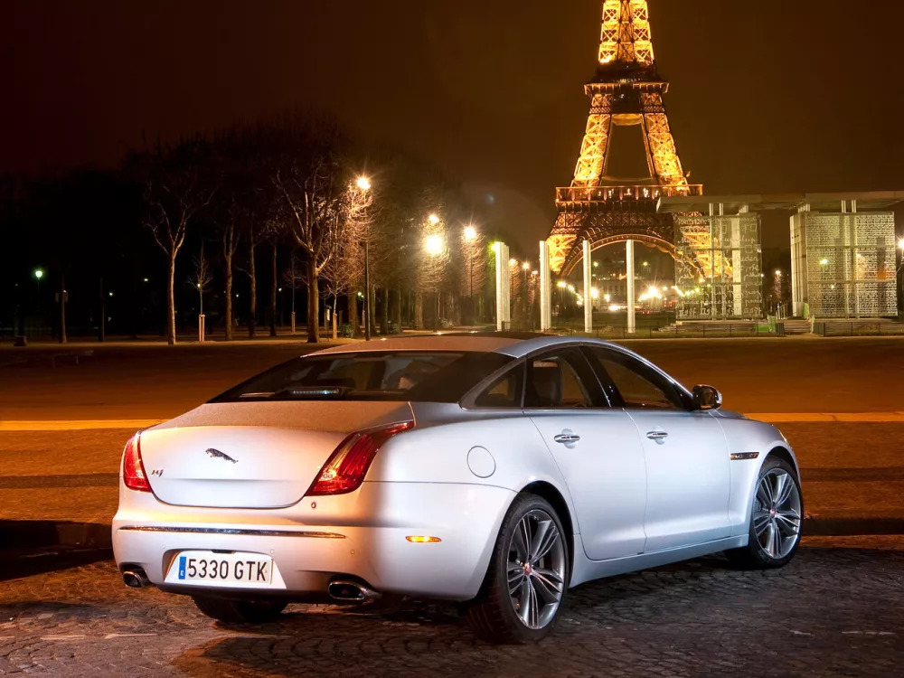 Автомобиль Jaguar XJ IV (X351) Седан Long