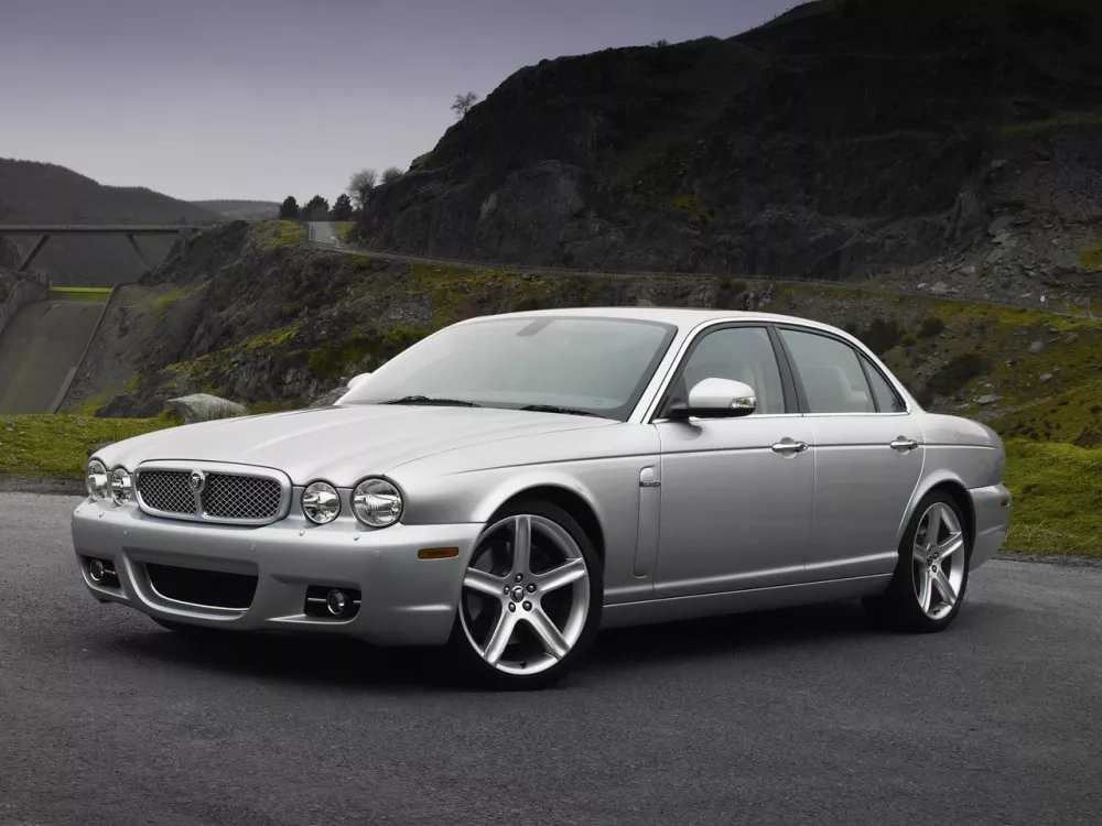 Автомобиль Jaguar XJ III (X350/X358) Седан