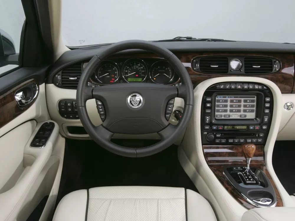 Автомобиль Jaguar XJ III (X350/X358) Седан