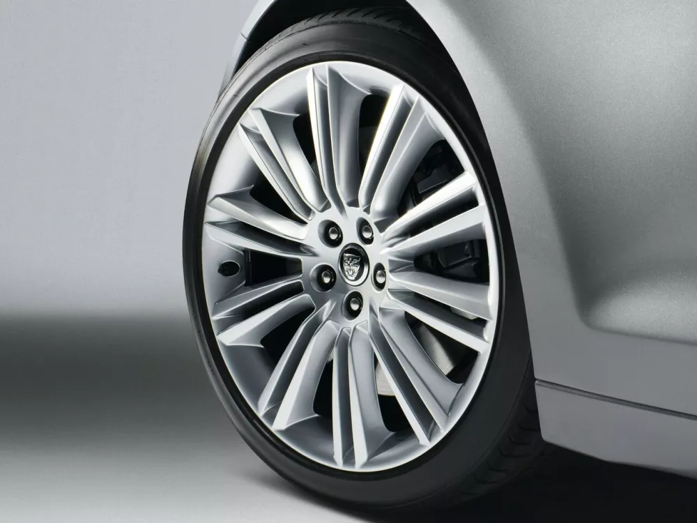 Автомобиль Jaguar XJ IV (X351) Седан Long
