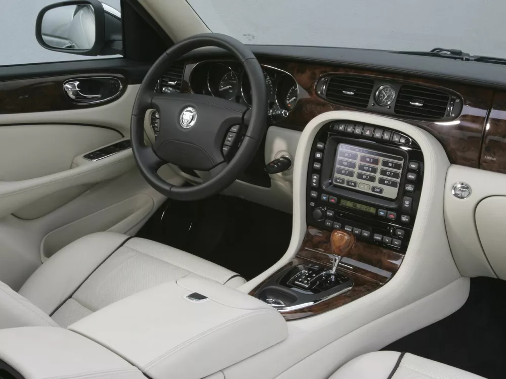 Автомобиль Jaguar XJ III (X350/X358) Седан