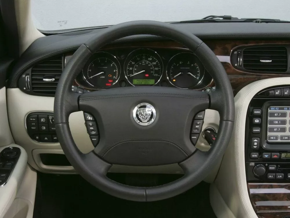 Автомобиль Jaguar XJ III (X350/X358) Седан