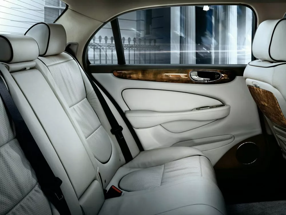 Автомобиль Jaguar XJ III (X350/X358) Седан