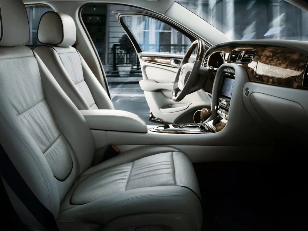 Автомобиль Jaguar XJ III (X350/X358) Седан