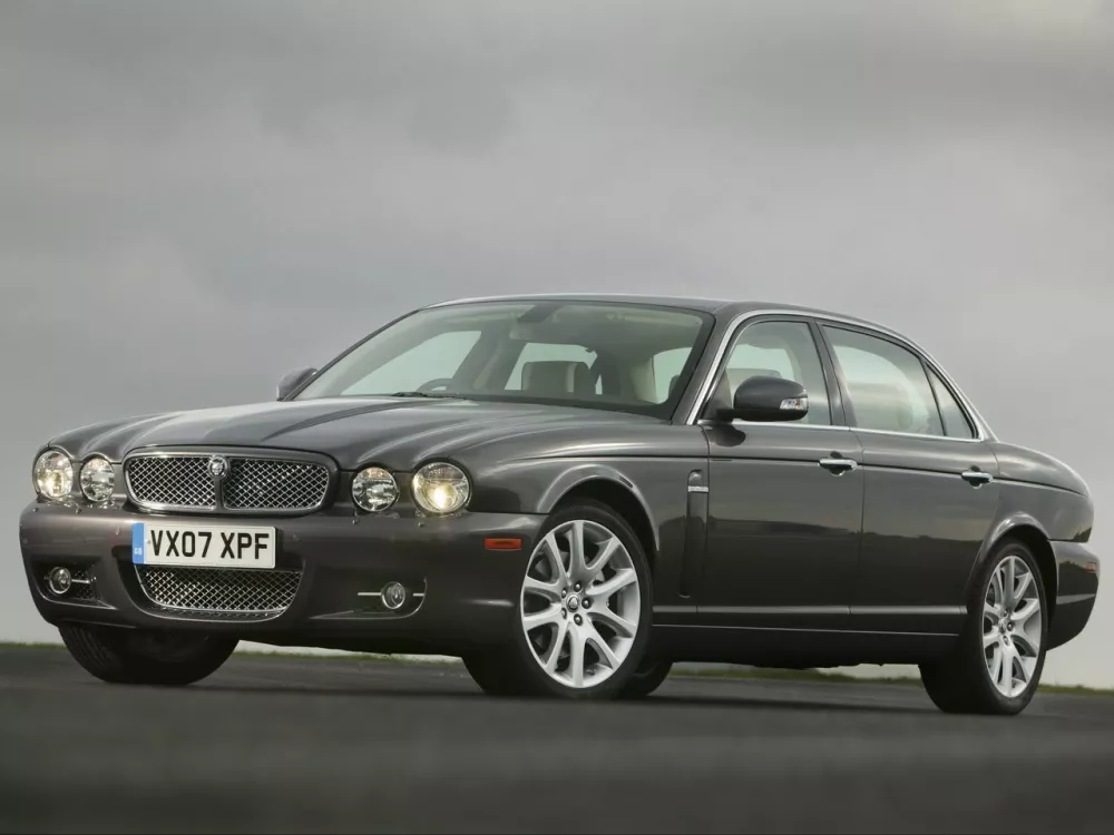 Автомобиль Jaguar XJ III (X350/X358) Седан Long