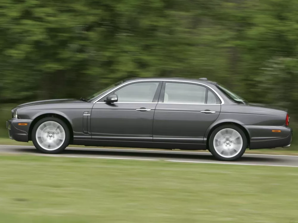 Автомобиль Jaguar XJ III (X350/X358) Седан Long
