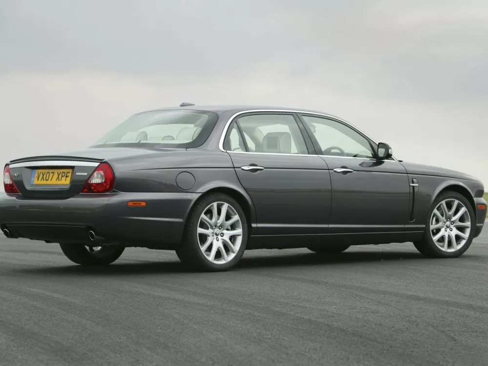 Автомобиль Jaguar XJ III (X350/X358) Седан Long