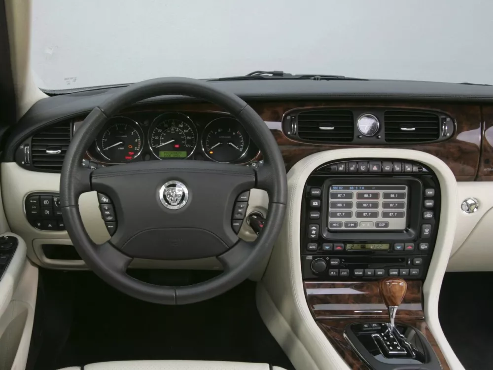 Автомобиль Jaguar XJ III (X350/X358) Седан Long