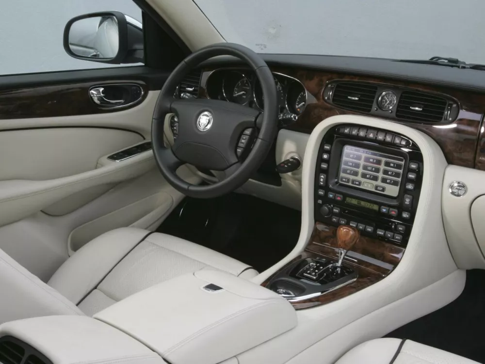 Автомобиль Jaguar XJ III (X350/X358) Седан Long