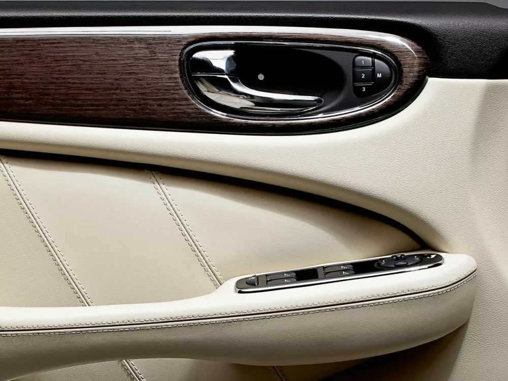 Автомобиль Jaguar XJ III (X350/X358) Седан Long