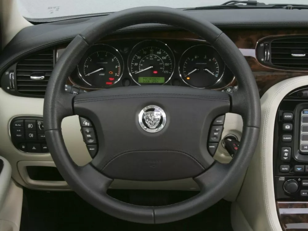 Автомобиль Jaguar XJ III (X350/X358) Седан Long