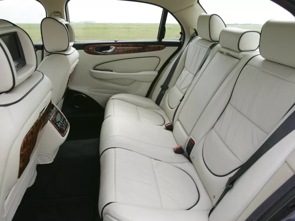 Автомобиль Jaguar XJ III (X350/X358) Седан Long