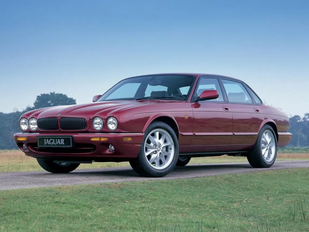 Автомобиль Jaguar XJ II (X308) Седан