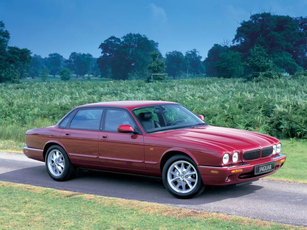 Автомобиль Jaguar XJ II (X308) Седан