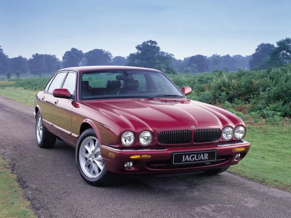 Автомобиль Jaguar XJ II (X308) Седан