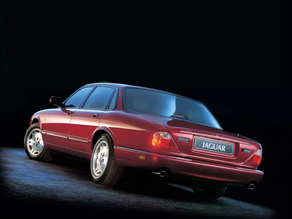 Автомобиль Jaguar XJ II (X308) Седан