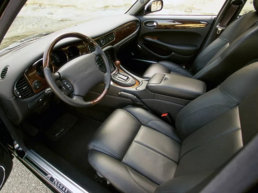 Автомобиль Jaguar XJ II (X308) Седан