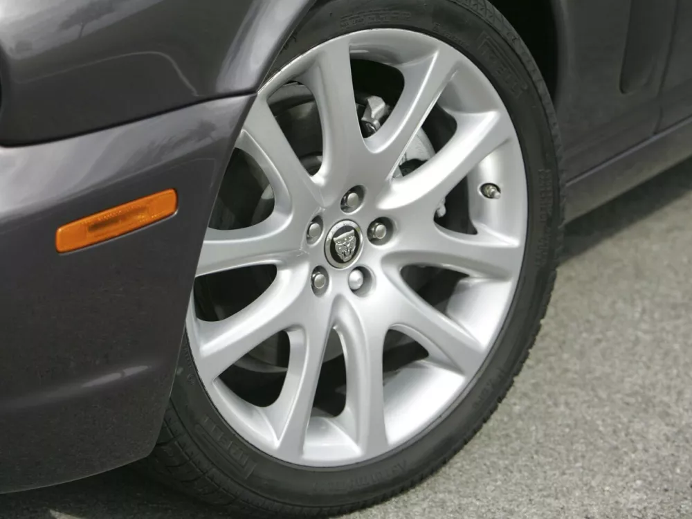 Автомобиль Jaguar XJ III (X350/X358) Седан Long
