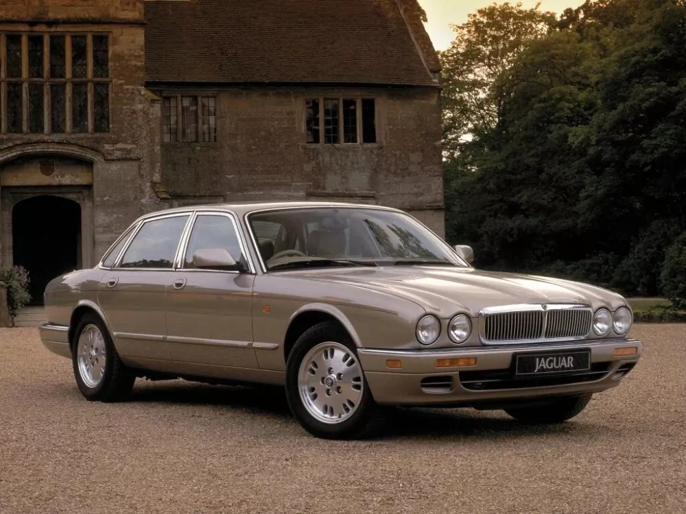 Автомобиль Jaguar XJ II (X300) Седан