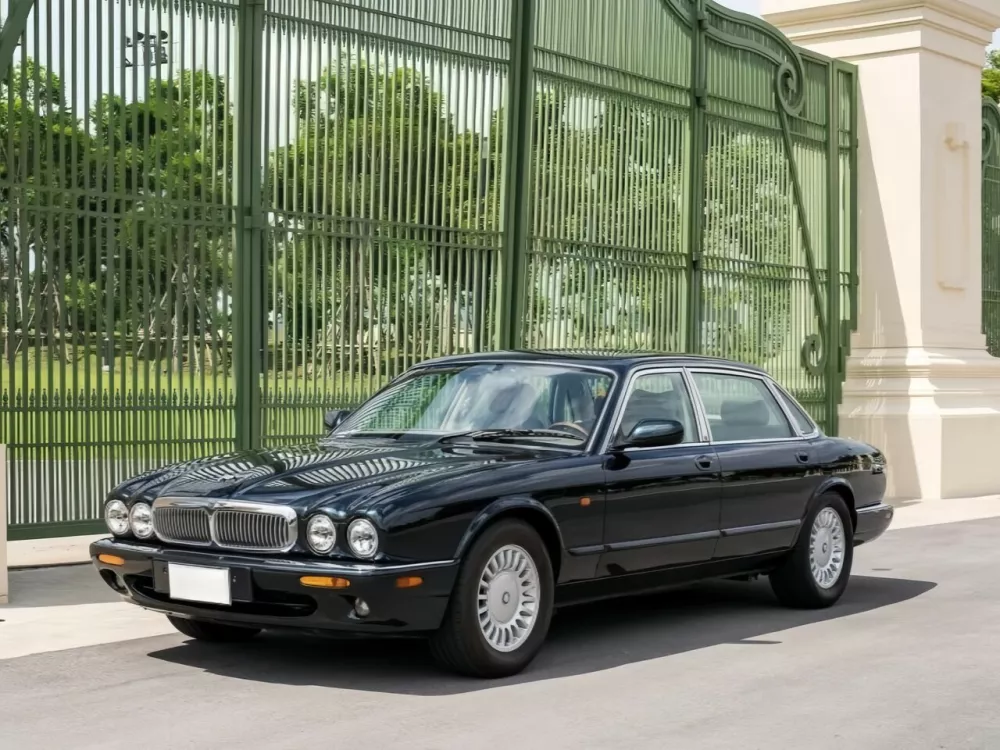 Автомобиль Jaguar XJ II (X308) Седан Long