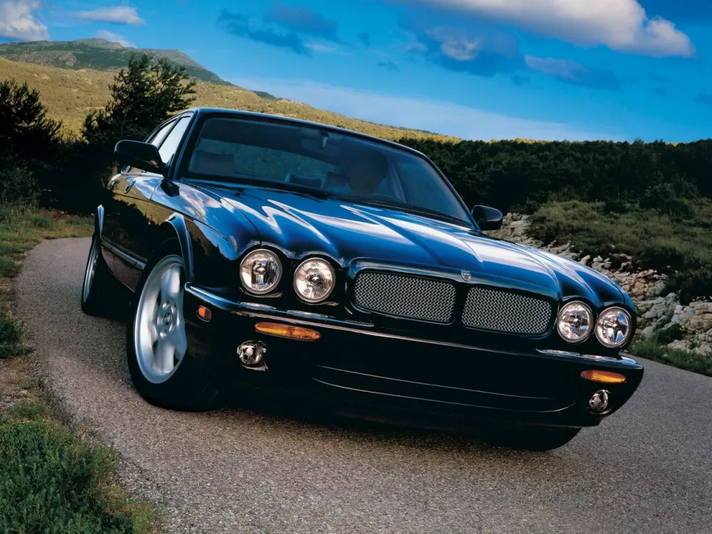 Автомобиль Jaguar XJ II (X308) Седан Long