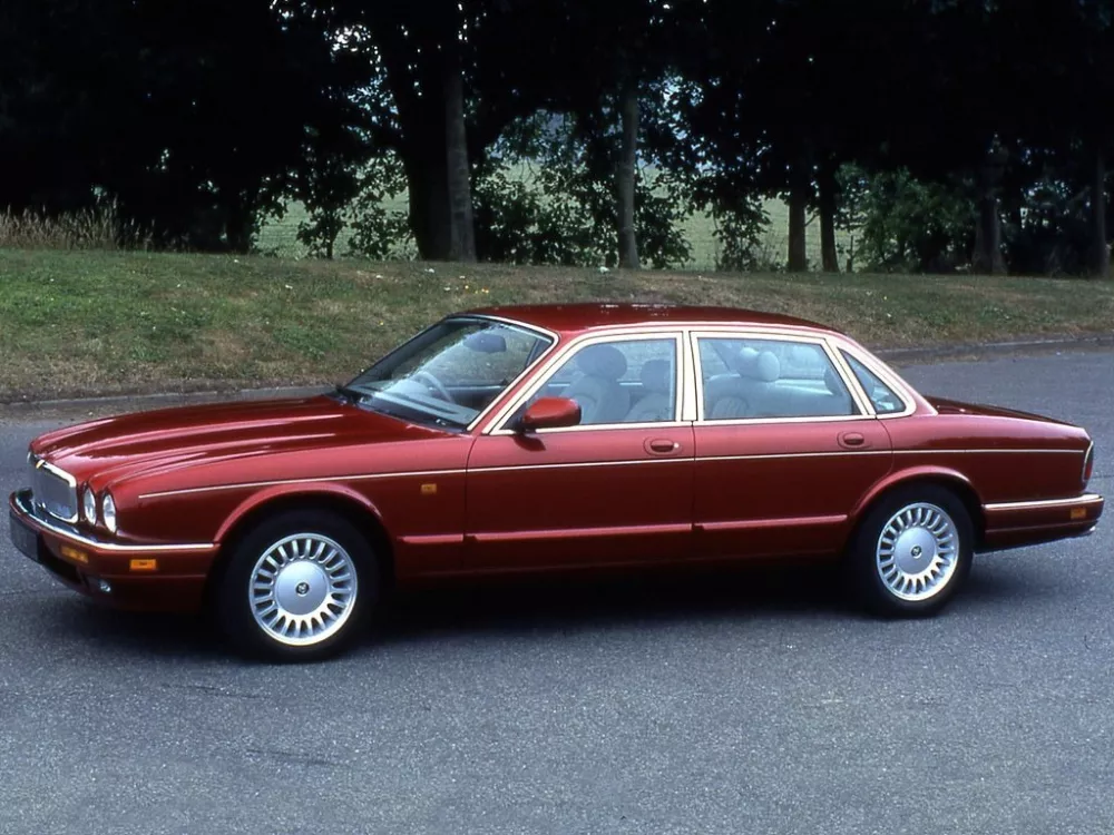 Автомобиль Jaguar XJ II (X300) Седан