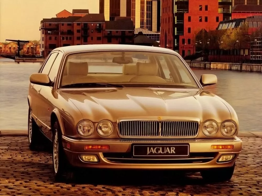 Автомобиль Jaguar XJ II (X300) Седан