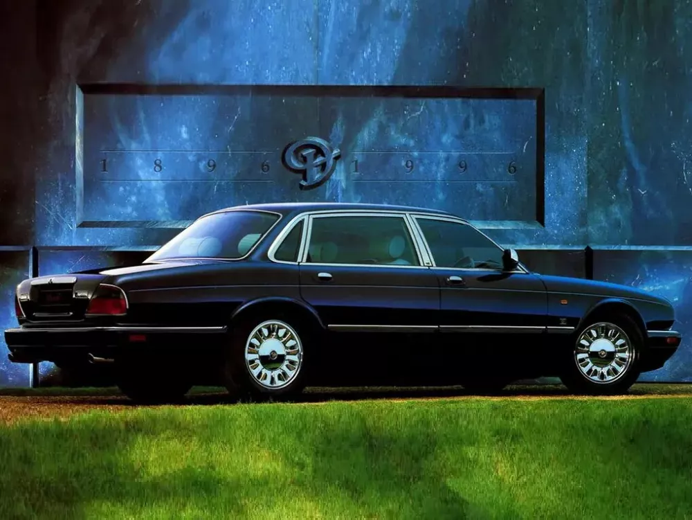 Автомобиль Jaguar XJ II (X300) Седан