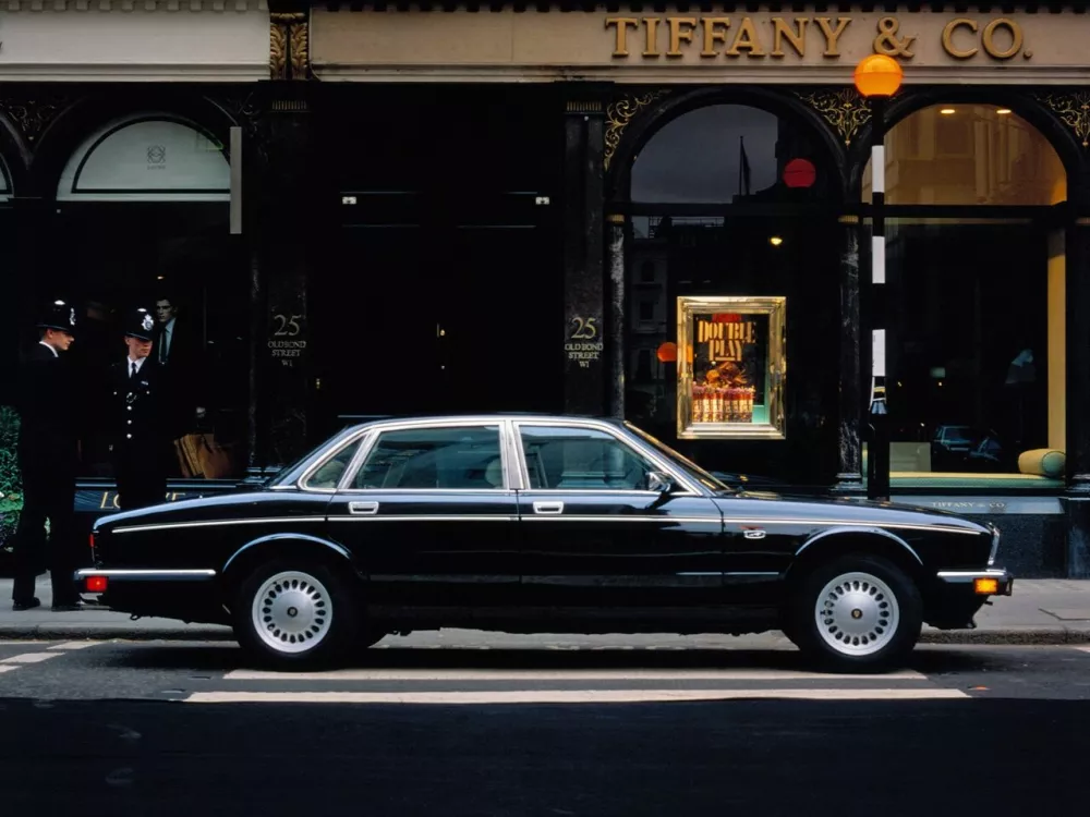 Автомобиль Jaguar XJ II (XJ40) Седан