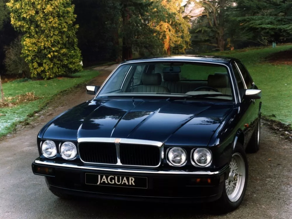 Автомобиль Jaguar XJ II (XJ40) Седан