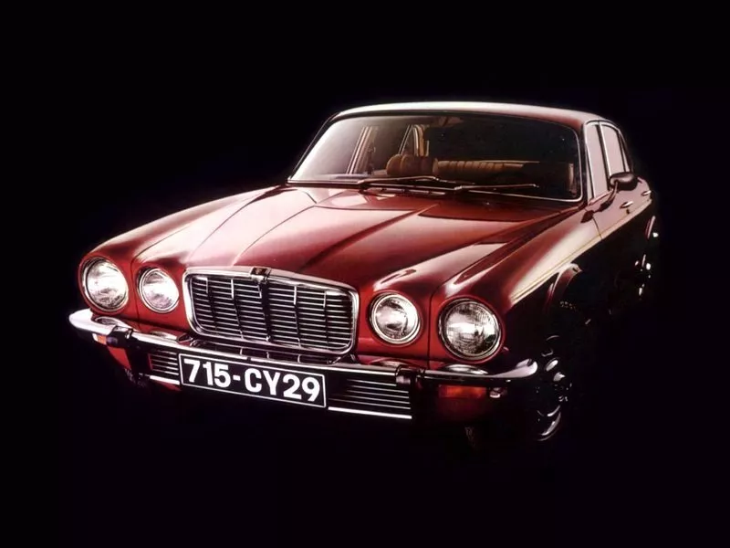 Автомобиль Jaguar XJ I (Series 2) Седан